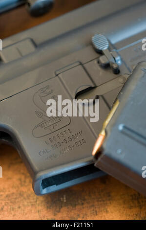 Bushmaster AR-15 Sturmgewehr mit 30 Runde 5.56mm Magazin, Closeup in Windham ME gemacht Stockfoto