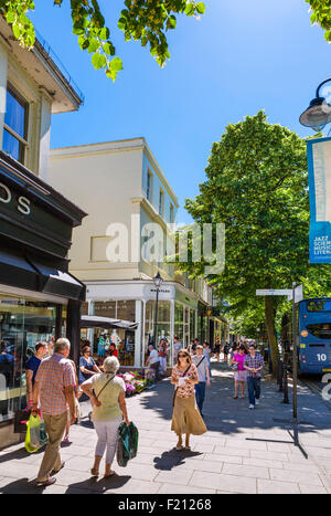 Geschäfte auf der Promenade, Cheltenham, Gloucestershire, England, Vereinigtes Königreich Stockfoto