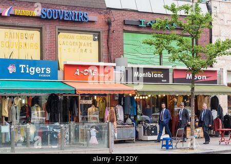 Südkorea, Seoul, Itaewon touristischen Bezirk mit seinen vielen Geschäften und restaurants Stockfoto