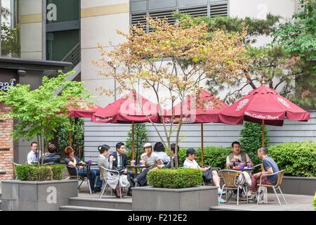 Südkorea, Seoul, Jung-gu Bezirk, eine cafΘ Terrasse des US-Kette The Coffee Bean & Tea Leaf Stockfoto