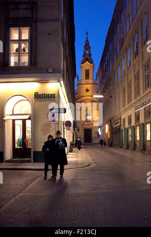 Österreich, Wien, Kettmer-Shop in der Plankengasse Street und Evangelischer Oberkirchenrat in Dorothengasse Straße Stockfoto