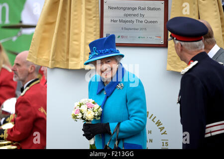 Newtongrange, UK. 9. September 2015.  Königin eröffnet offiziell Grenzen Eisenbahn ihre Majestät Königin Elizabeth II, Haltestelle Newtongrange, Midlothian. Im Rahmen der offiziellen Eröffnungsfeier auf der neu wieder Grenzen Bahntrasse folgt die Route der Waverley Linie. Bildnachweis: Rob Gray/Alamy Live-Nachrichten Stockfoto