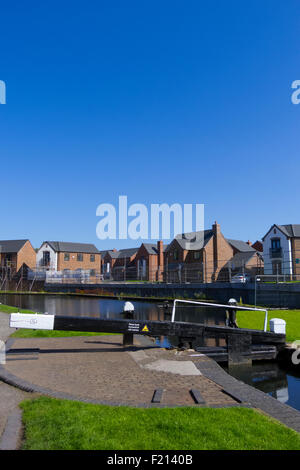 Entwicklung neuer Build neben Stourbridge Canal, Wordsley, West Midlands, England, UK Stockfoto