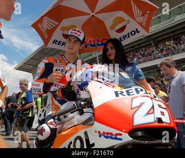 Circuit De Catalunya, Spanien 14. Juni 2015. Dani Pedrosa hat ein paar letzte Worte mit seinem Team vor dem Start des Gran Premi D Stockfoto