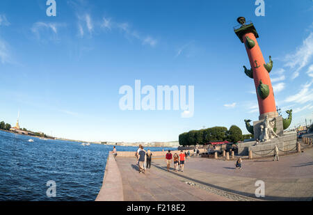 Blick auf das spucken der Wassiljewski-Insel und die Peter und Paul Fortress in sonnigen Sommer d Stockfoto