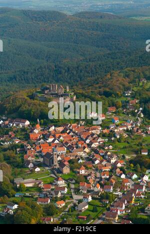Frankreich, Bas Rhin (67), Dorf Lichtenberg und Burg (Luftaufnahme) Stockfoto