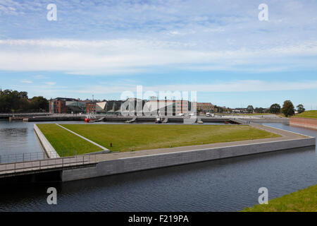 Die Standortwahl des Kultur-Hof an der Uferpromenade in Helsingör / Helsingør, Dänemark, gesehen von der Stadtmauer von Schloss Kronborg. Stockfoto