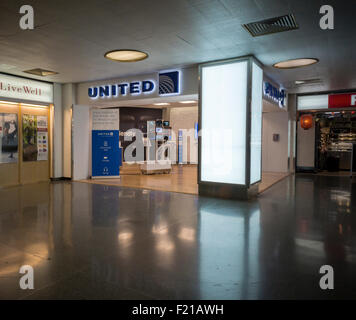 United Continental ticketing Büro in Penn Station in New York am Mittwoch, 9. September 2015. Jeff Smisek ist der CEO des Unternehmens nach Vorwürfen zurückgetreten, dass er eine nicht mehr existierenden Route, um dann Port Authority Stuhl David Samson bitte wieder aufleben.  (© Richard B. Levine) Stockfoto