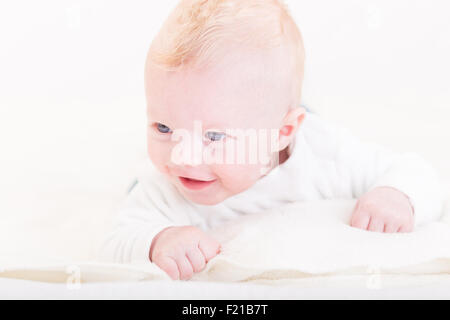 Baby mit Plüschtier. Stockfoto