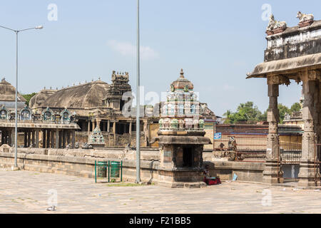 Tank Thillai Natarajah Hindu-Tempel in Chidambaram, Tamil Nadu, Südindien Baden an einem sonnigen Tag mit blauem Himmel Stockfoto