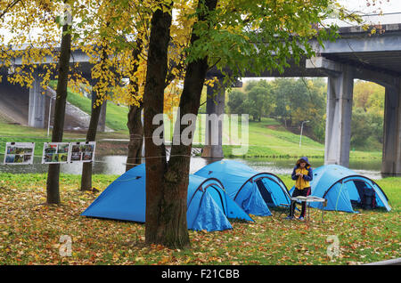 Tourismus Day.Sport Tourismus Weltwettbewerb im Park am Fluss Vitba, Vitebsk - camping. Stockfoto