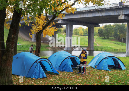 Tourismus Day.Sport Tourismus Weltwettbewerb im Park am Fluss Vitba, Vitebsk - camping. Stockfoto