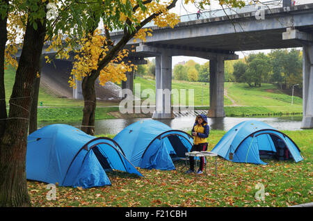 Tourismus Day.Sport Tourismus Weltwettbewerb im Park am Fluss Vitba, Vitebsk - camping. Stockfoto