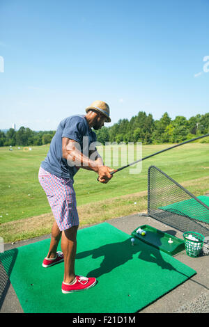 Golf Practice bei der Drivingrange Stockfoto