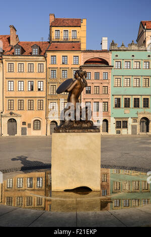 Polen Warschau Stare Miasto oder Old Town Square West Seite des Platzes mit Statue der Syrenka oder The Mermaid von Warschau in die Stockfoto