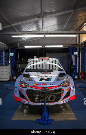 Coffs Harbour, Australien. 9. September 2015. Coffs Harbour, Australien. Hyundai i20 Rallye-Auto von Dani Sordo liegt im Bereich Service Park vor dem Start der Rallye Australien. Bildnachweis: Russell Hunter/Alamy Live-Nachrichten Stockfoto