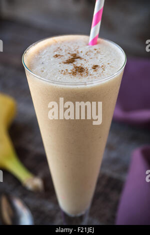 Banane und Mandel Milch-Protein-smoothie Stockfoto