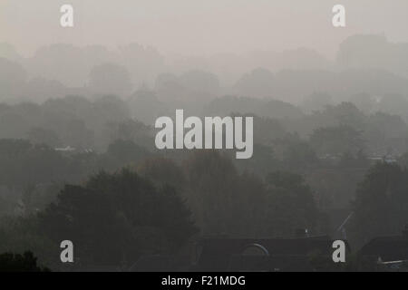 Wimbledon, London, UK. 10. Sep, 2015. Wimbledon London, UK. 10. September 2015. Wimbledon-Landschaft bedeckt im frühen Morgennebel Credit: Amer Ghazzal/Alamy Live-Nachrichten Stockfoto