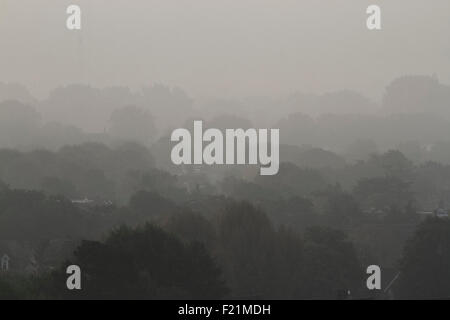 Wimbledon, London, UK. 10. Sep, 2015. Wimbledon London, UK. 10. September 2015. Wimbledon-Landschaft bedeckt im frühen Morgennebel Credit: Amer Ghazzal/Alamy Live-Nachrichten Stockfoto