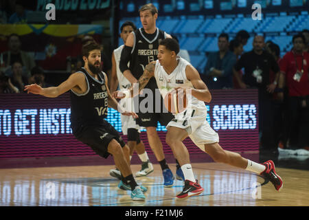 Mexico City, Mexiko. 9. Sep, 2015. Mexikos Juan Toscano (R) wetteifert mit Argentiniens Nicolas Laprovittola (L) während des Spiels des Jahres 2015 FIBA Amerika Meisterschaft in Mexiko-Stadt, Hauptstadt von Mexiko, am 9. September 2015. Mexiko gewann 95-83. © Oscar Ramirez/Xinhua/Alamy Live-Nachrichten Stockfoto