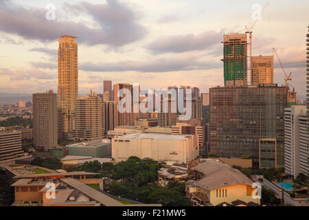 Manila, Philippinen -Sept. 2, 2015: Makati City Skyline. Makati City ist eine der am weitesten entwickelten Geschäft Bezirk Metro Mani Stockfoto