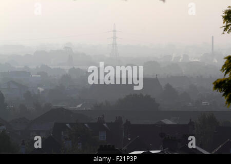 Wimbledon London, UK. 10. September 2015. Wimbledon-Stadt in frühen Morgennebel Kredit abgedeckt: Amer Ghazzal/Alamy Live-Nachrichten Stockfoto