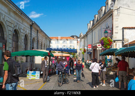 Stadtzentrum Fußgängerzone, Saint Jean d'Angély, Charente Maritime, Frankreich Stockfoto