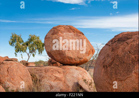 Karlu Karlu oder Devils Marbles - Felsen in der Nähe von Tennant Creek den Eiern von den Regenbogen-Schlangen sind, sagen die Aborigines Stockfoto