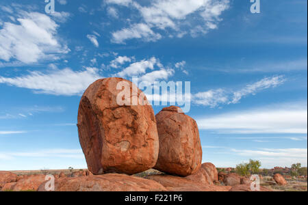 Karlu Karlu oder Devils Marbles - Felsen in der Nähe von Tennant Creek den Eiern von den Regenbogen-Schlangen sind, sagen die Aborigines Stockfoto