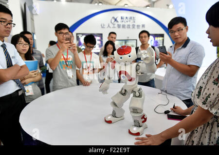 Foshan, China Guangdong Provinz. 10. Sep, 2015. Ein Roboter namens Xiao Rou Tänze auf China Internet Plus Weltausstellung in Foshan, Guangdong Provinz Süd-China, 10. September 2015. Die dreitägige Ausstellung hier Donnerstag startete. © Liang Xu/Xinhua/Alamy Live-Nachrichten Stockfoto