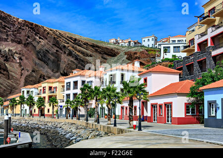 Marina Resort am konisch auf Ostküste der Insel Madeira, Portugal Stockfoto