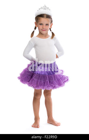 Kleine Mädchen-Ballerina in der Korona. Isolieren Sie auf weiß. Stockfoto