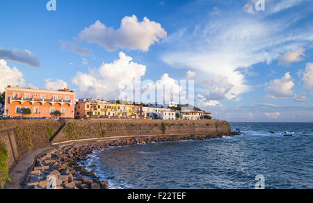 Stadtbild von Forio Ischia, eine Stadt im Metropolitan Stadt Neapel, Italien Stockfoto