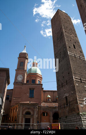 Die zwei Türme - Le due Torri - von Bologna, Emilia-Romagna Stockfoto