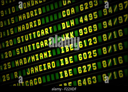 Abfahrtstafel am wichtigsten Flughafen Barcelona, El Prat Stockfoto