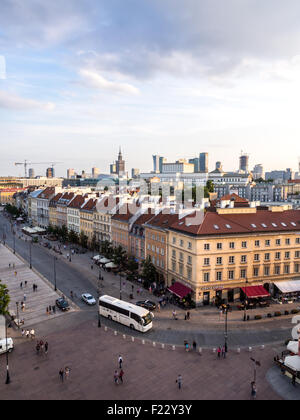Krakowskie Przedmiescie Straße in der Innenstadt von Warschau im Sommer, gesehen aus der Anzeige Terras Stockfoto