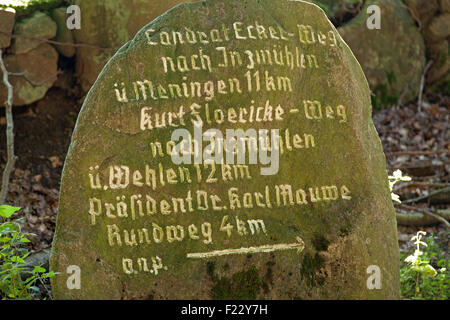 steinerne Wegweiser, Lueneburg Heath in der Nähe von Wilsede, Niedersachsen, Deutschland Stockfoto