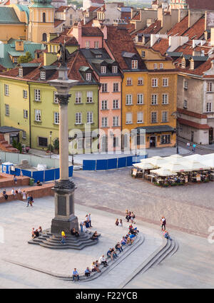 Schlossplatz in der alten Stadt von Warschau mit der Sigismund-Säule, bei Sonnenuntergang. Stockfoto