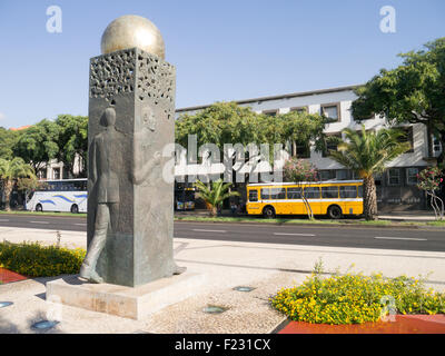 Die Statue von Dr. Alberto Joao Cardoso Goncalves Jardimon, Promenade von Funchal, Madeira, Portugal Stockfoto