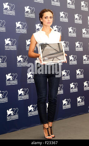 Venedig, Italien. 10. September 2015. Valeria Bilello stellt mit "L 'Oreal Paris pro il Cinema Award 2015" während der 72th jährlichen internationalen Filmfestival von Venedig auf 10 Septmebre 2015 in Venedig Credit: Andrea Spinelli/Alamy Live News Stockfoto