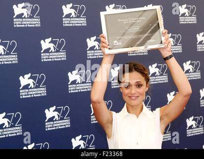 Venedig, Italien. 10. September 2015. Valeria Bilello stellt mit "L 'Oreal Paris pro il Cinema Award 2015" während der 72th jährlichen internationalen Filmfestival von Venedig auf 10 Septmebre 2015 in Venedig Credit: Andrea Spinelli/Alamy Live News Stockfoto