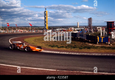 Bruce McLaren in einem McLaren Cosworth M14A beendete 2. Platz, spanischen GP Jarama 19. April 1970 Stockfoto