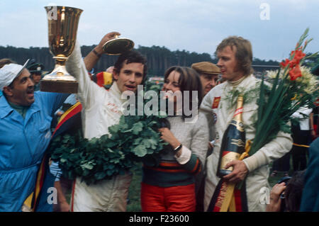 Jacky Ickx und Ronnie Peterson feiert auf dem Podium der 1970er Jahre Stockfoto