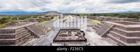 Panoramablick über den Mond Quadrat, Blick vom Pyramide des Mondes, Teotihuacan, Mexiko Stockfoto