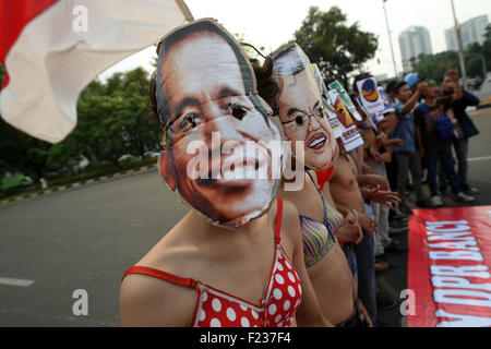 Zentral-Jakarta, Jakarta, Indonesien. 14. Februar 2013. Tausend Studenten inszenieren einen Protest gegen den Anstieg der Dollarkurs und Wirtschaftspolitik vor dem Präsidentenpalast. © Afriadi Hikmal/ZUMA Draht/Alamy Live-Nachrichten Stockfoto