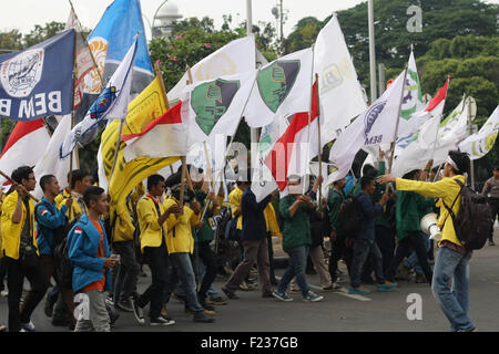 Zentral-Jakarta, Jakarta, Indonesien. 14. Februar 2013. Tausend Studenten inszenieren einen Protest gegen den Anstieg der Dollarkurs und Wirtschaftspolitik vor dem Präsidentenpalast. © Afriadi Hikmal/ZUMA Draht/Alamy Live-Nachrichten Stockfoto