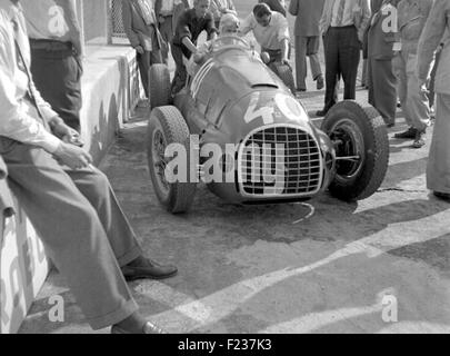 Raymond Sommer in einem Ferrari 125 an den GP von Italien in Monza 1949 Stockfoto