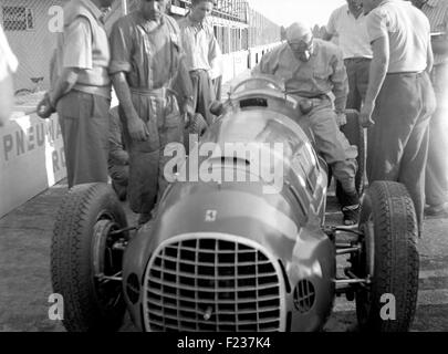 Raymond Sommer in einem Ferrari 125 an den GP von Italien in Monza 1949 Stockfoto