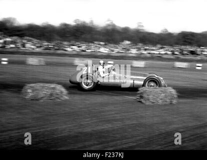 Prinz Bira in einem Maserati 4CLT beim britischen GP in Silverstone 1950 Stockfoto