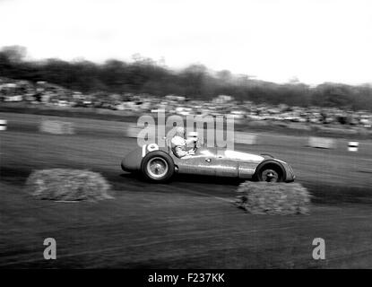 Louis Chiron in einem Maserati beim britischen GP in Silverstone 1950 Stockfoto